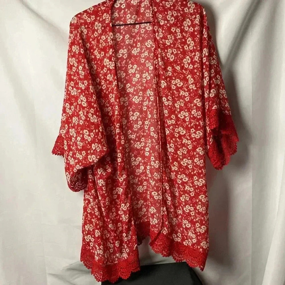 MAURICES WO SIZE XXL RED FLORAL OPEN FRONT SUSTER OVER SHIRT RED CROCHET TRIM - Picture 3 of 11